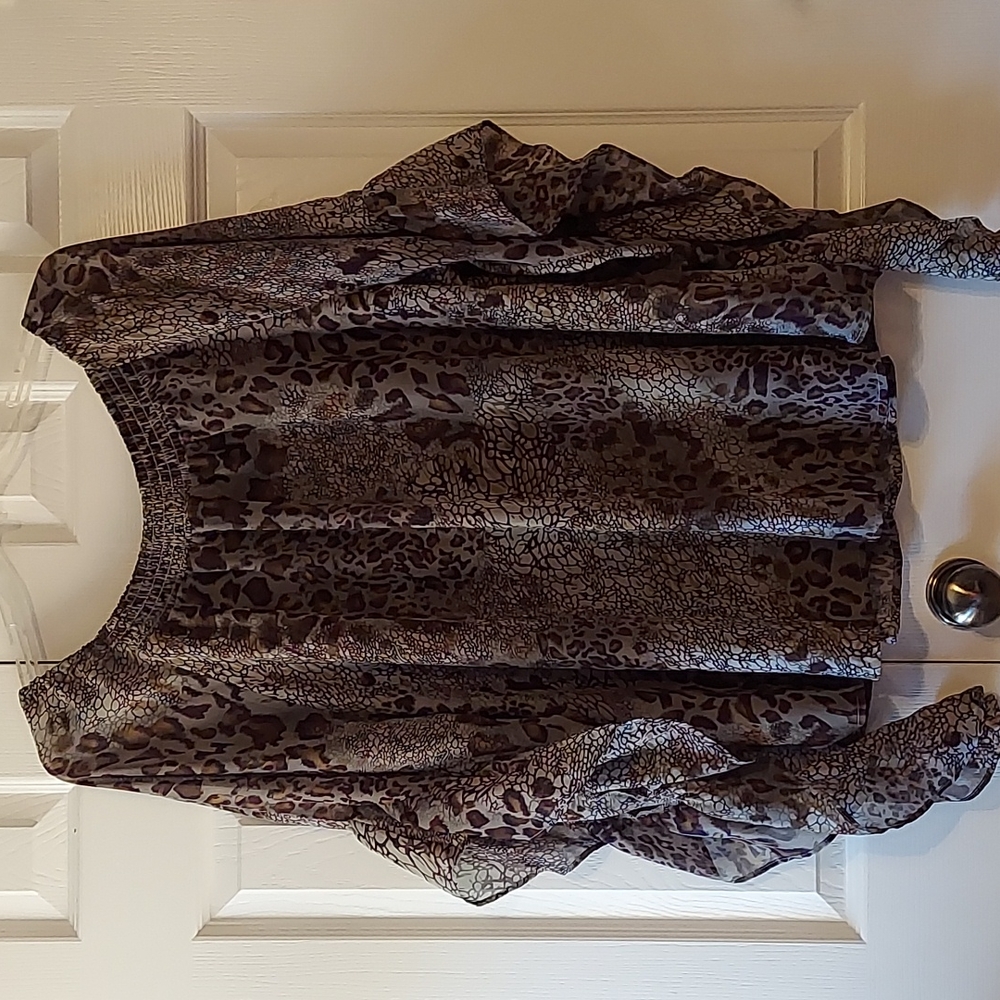 Animal print blouse~with 2nd layer. Size 26/28.